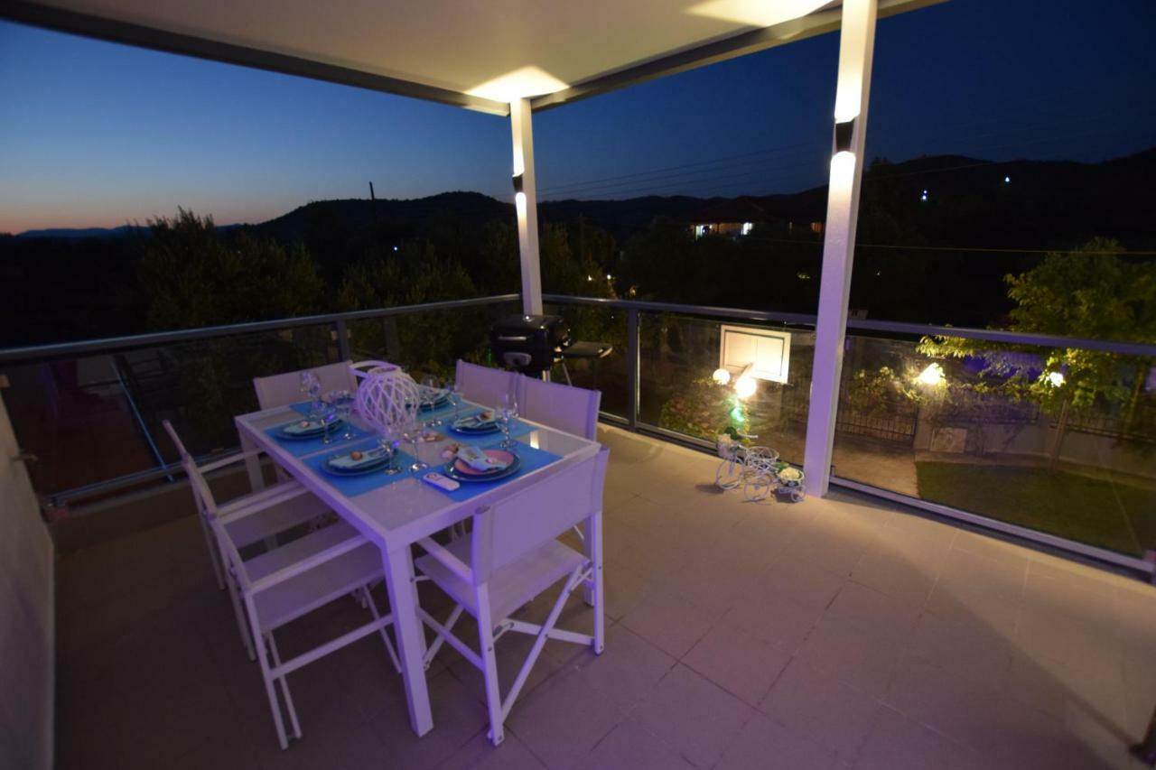V Luxury Suites Toroni 3 Exterior photo